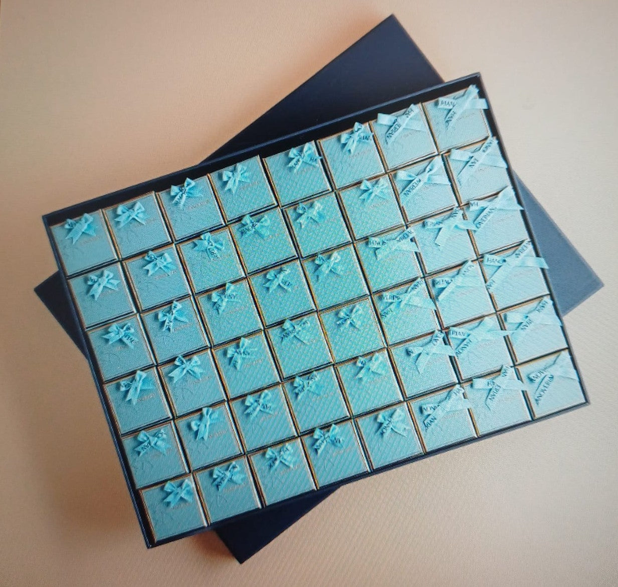 GIVE AWAY BLUE